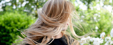 Kvinde med blond hårfarve